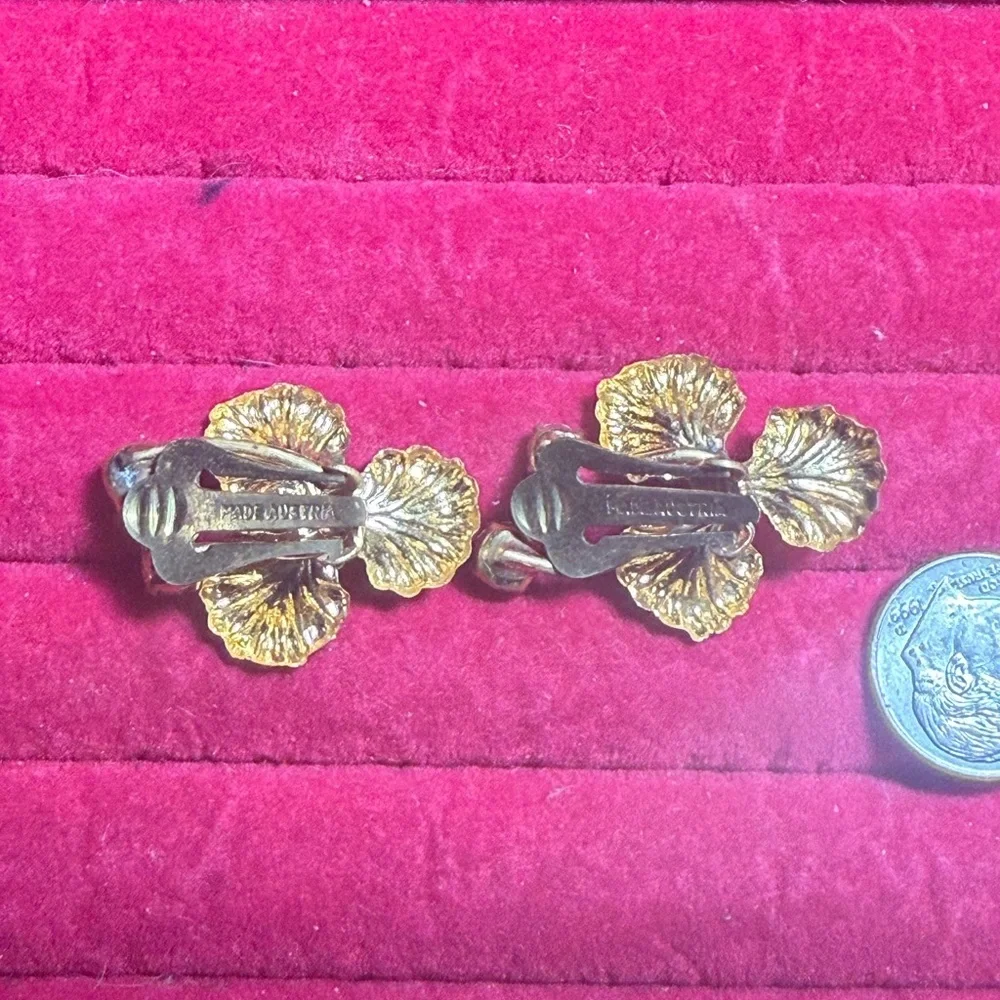 Made in Austria Vintage Gold and Cream Floral Earrings‎